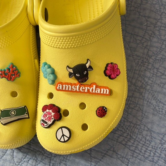 Crocs loaded w Jibbetz - Picture 3 of 14